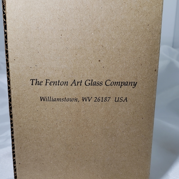 Brand New The Artisans of Fenton Art Glass Angel Figure In Box - Picture 7 of 7